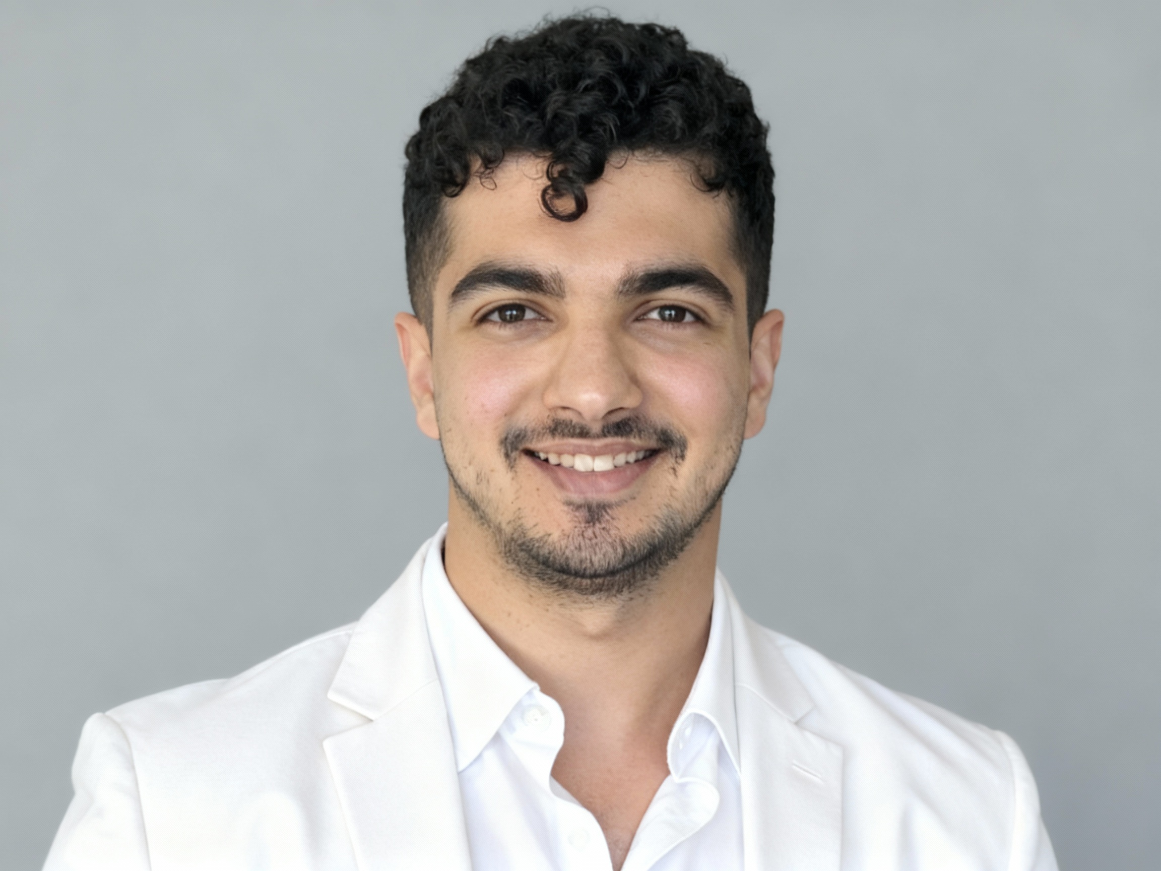 Portrait photograph of Reza Shahriari